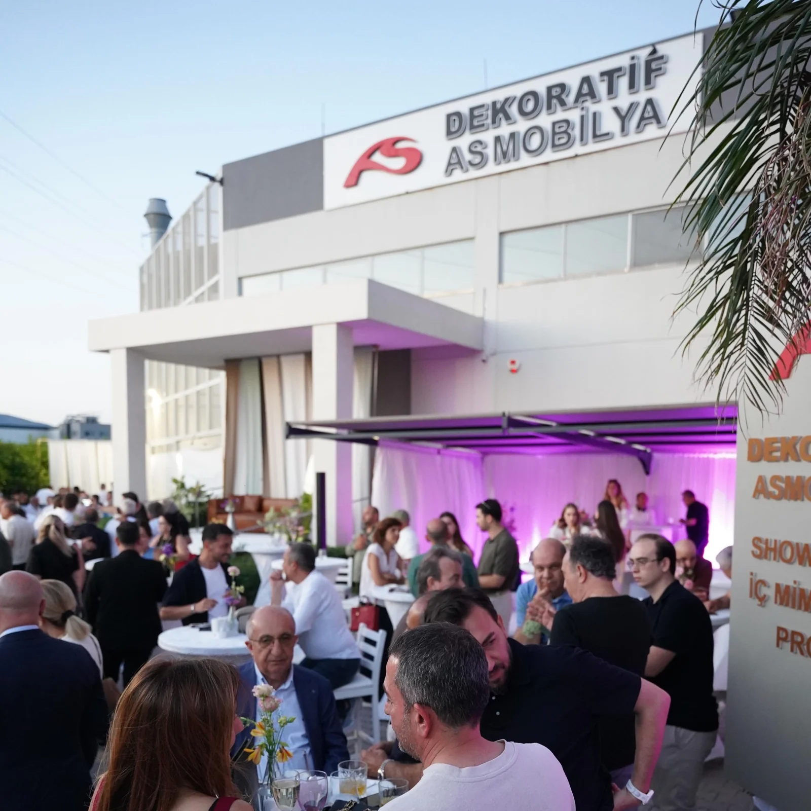 Dekoratif As Mobilya showroom lansmanında davetliler