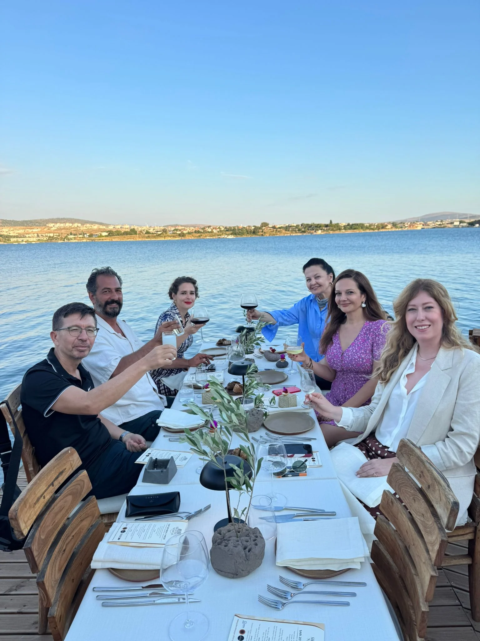 Rituel Restoran’da gala sofrasında bir araya gelen davetliler