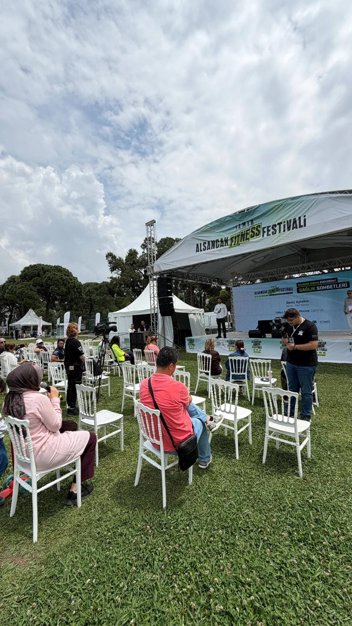 Kültürpark’taki festivalin açık hava söyleşi ve katılımcı alanı