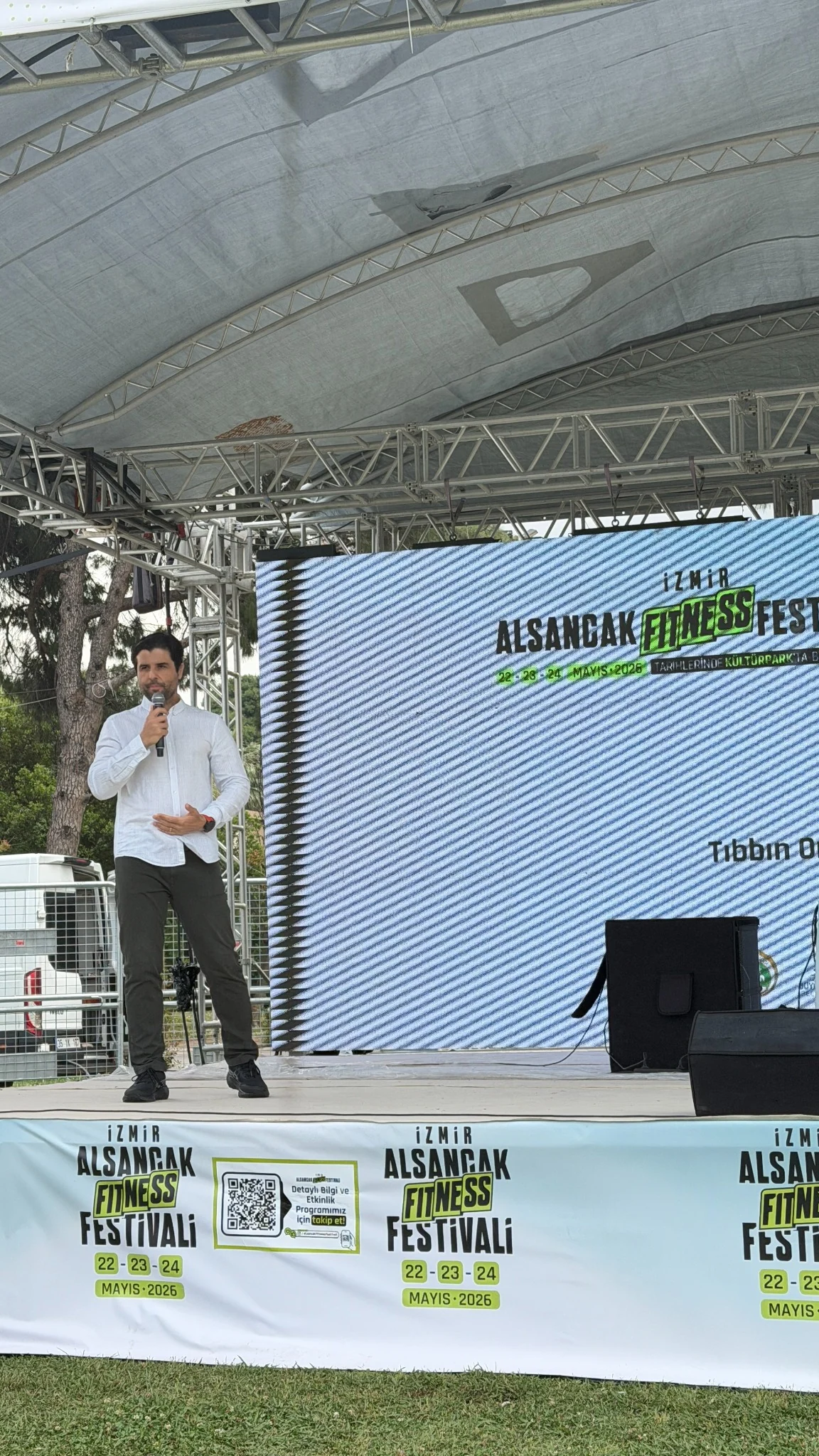 Alsancak Fitness Festivali sahnesinde sağlık söyleşisi