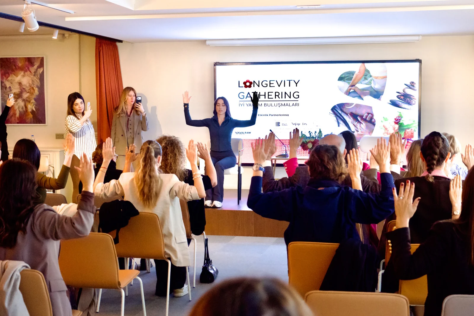 Katılımcıların birlikte hareket pratiği yaptığı Longevity Gathering I buluşması