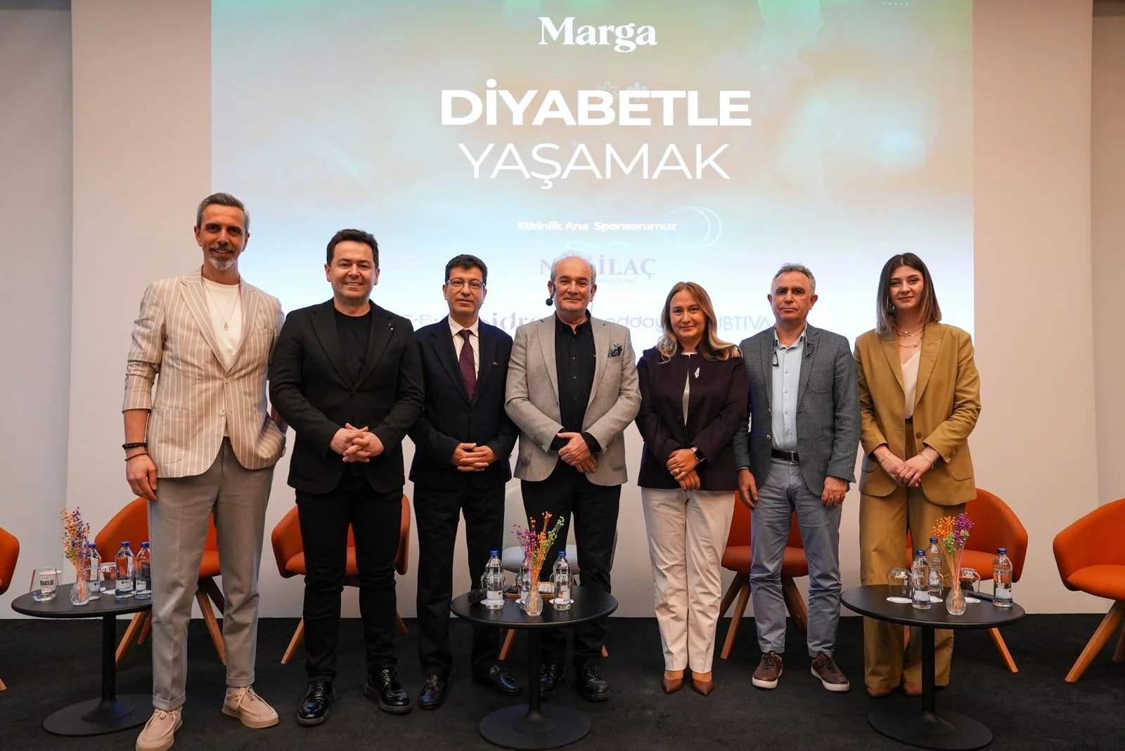 Marga Wellness Diyabetle Yaşamak etkinliğinde sahnede bir araya gelen konuşmacılar